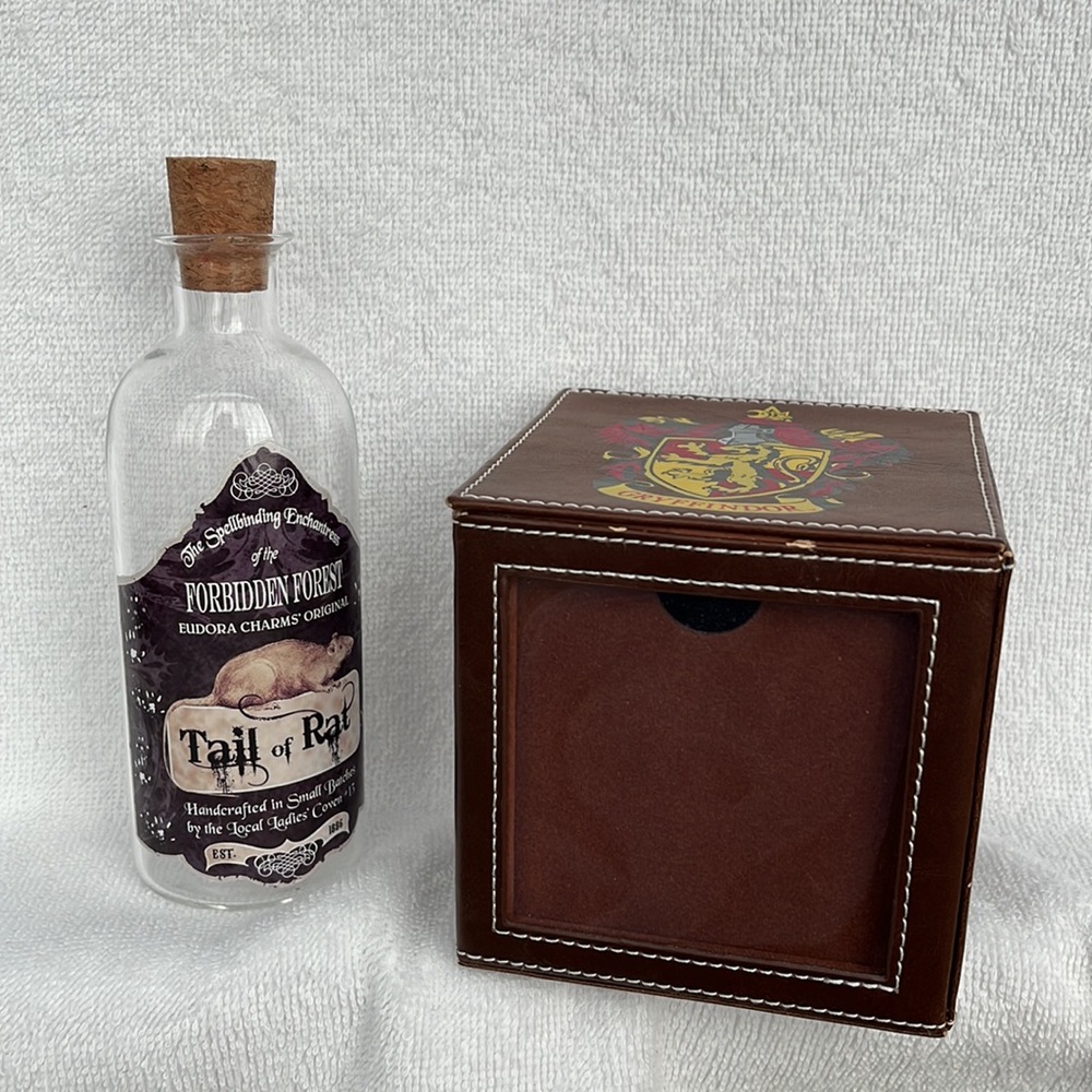 Harry Potter Gryffindor Photo Cube and Potion Bottle